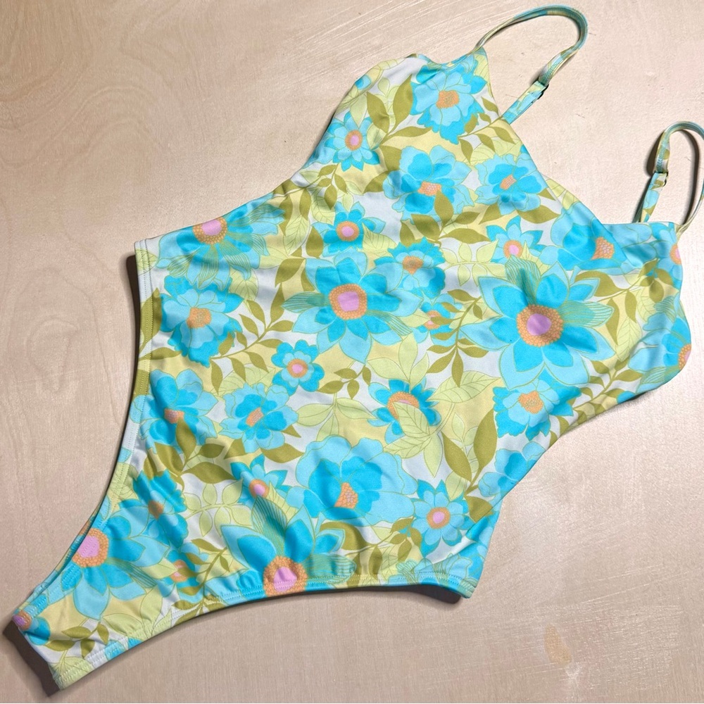 Billabong One-Piece Swimsuit retro floral 🩵